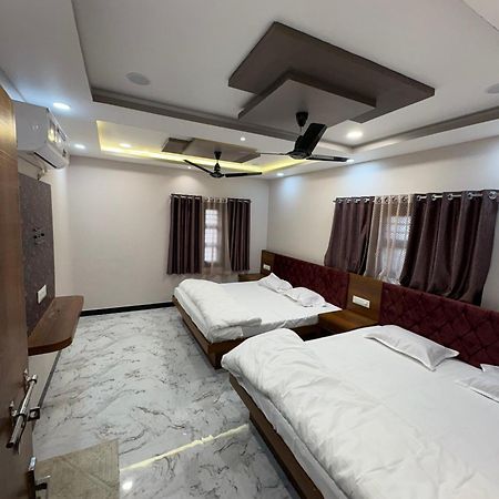 Shree Trilokeshwar Guest House Удджайн Экстерьер фото