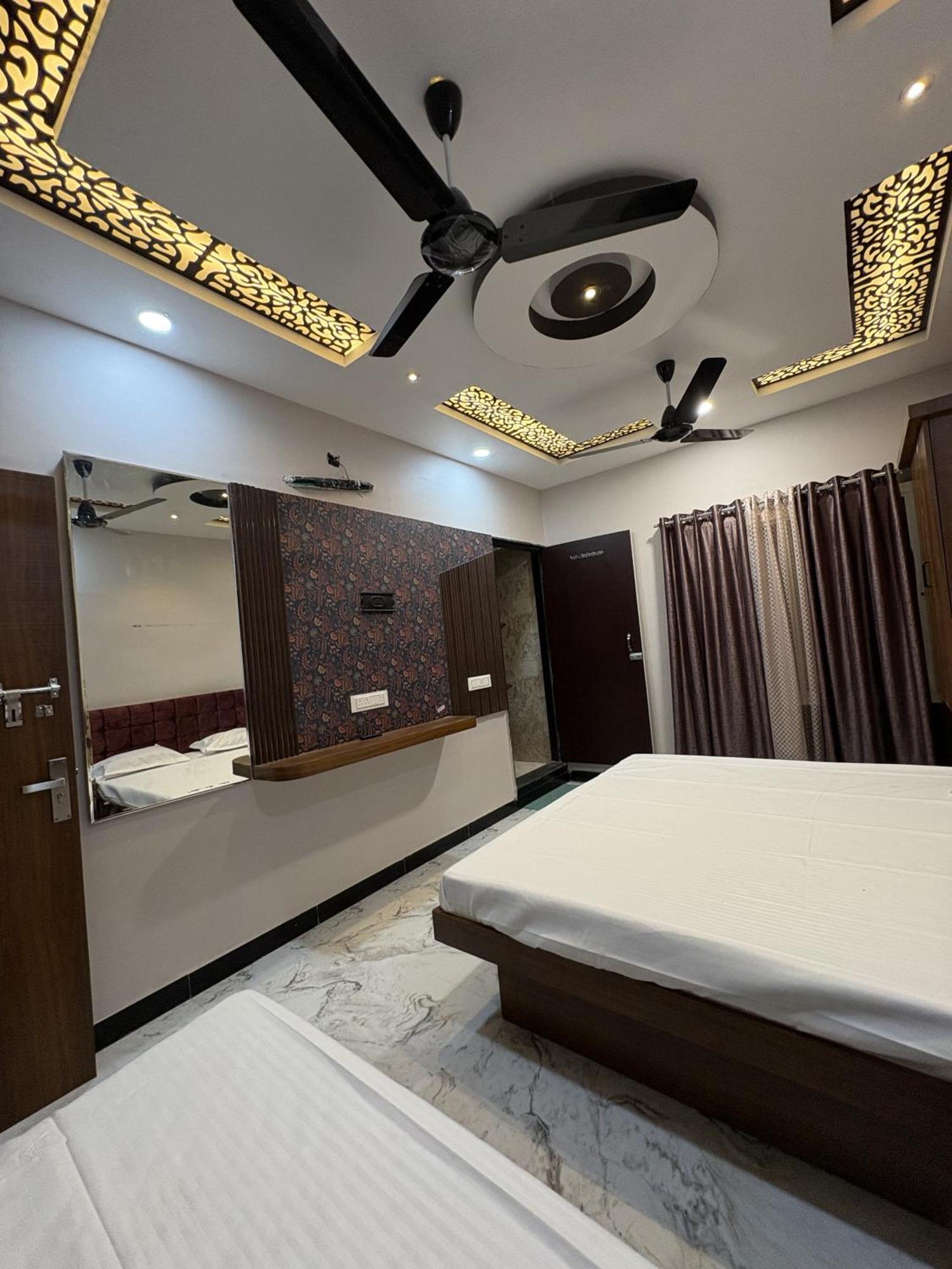 Shree Trilokeshwar Guest House Удджайн Экстерьер фото